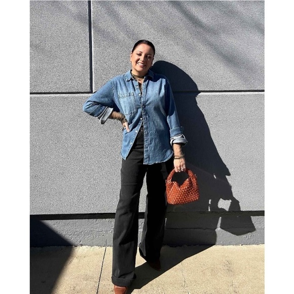 Long Sleeve Relaxed Denim Button-Down Shirt Universal Thread 
Medium Wash new - Picture 6 of 6